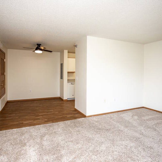 3855 Pineview Place, Waterloo, IA