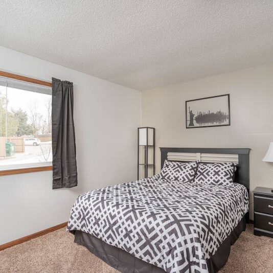 2206 Thunder Ridge Blvd, Cedar Falls, IA